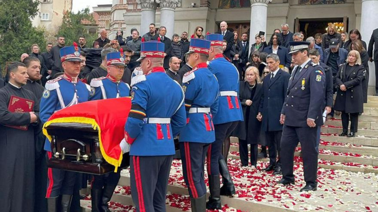 Εκατοντάδες κόσμου στην κηδεία του Μιρτσέα Λουτσέσκου - Βουβός πόνος για τον Ραζβάν