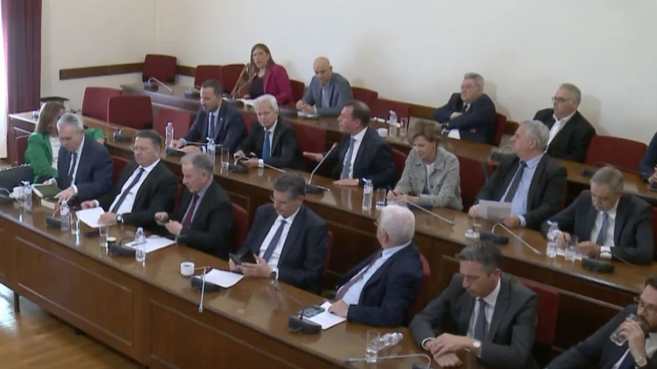 Κωνσταντοπούλου - Δουδωνής: «Σκάνδαλο και προδοσία» και τα «πονηρά σχέδια»