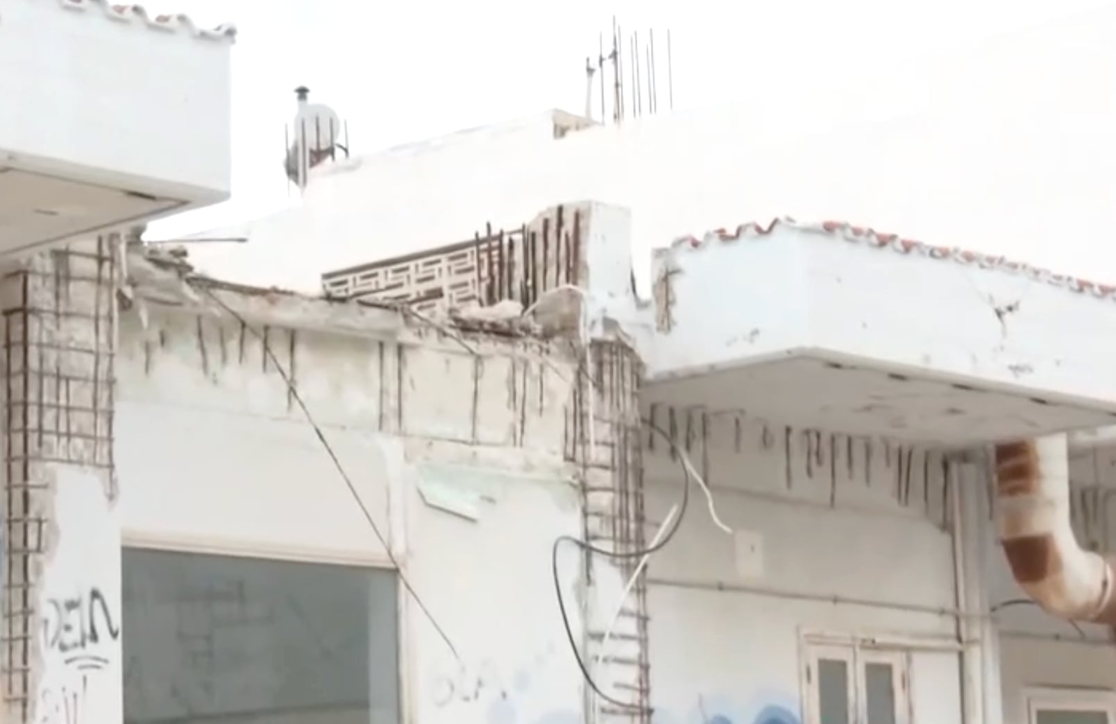 Σύλληψη ενός ατόμου για την κατάρρευση μπαλκονιού που προκάλεσε τον θάνατο της 43χρονης