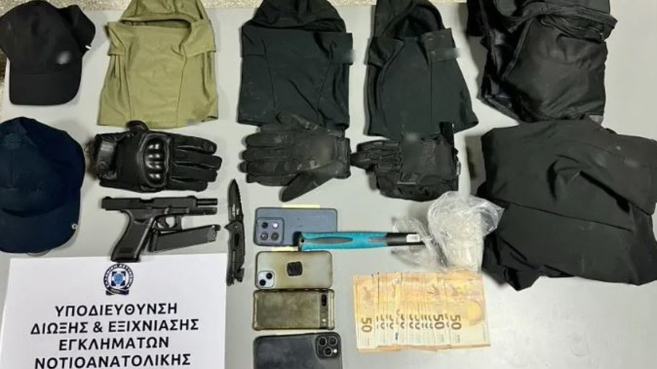 Γλυφάδα: Με σφυρί, μαχαίρι και αεροβόλο απείλησαν αστυνομικούς - 3 συλλήψεις