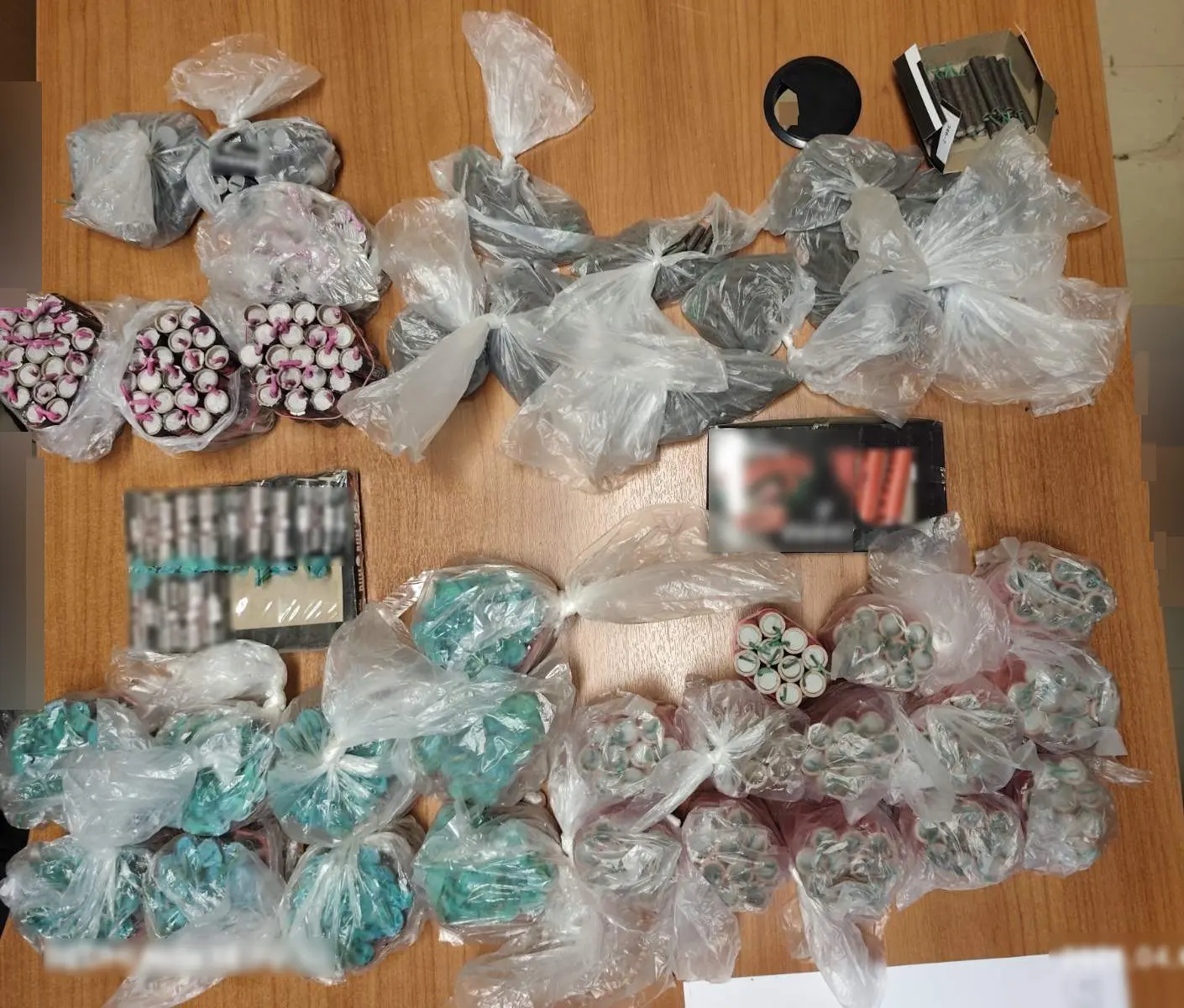 Aνήλικοι διακινούσαν κροτίδες στην ευρύτερη περιοχή του Συντάγματος