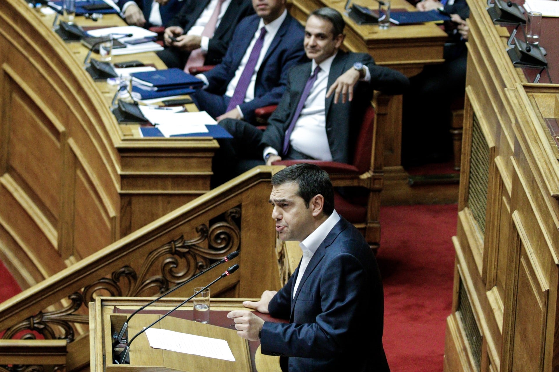 Αντιπαράθεση κυβέρνησης-Αλ. Τσίπρα με φόντο το ασυμβίβαστο υπουργού-βουλευτή