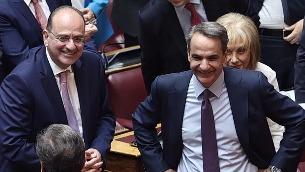 Μακάριος Λαζαρίδης: Το παρασκήνιο της παραίτησης