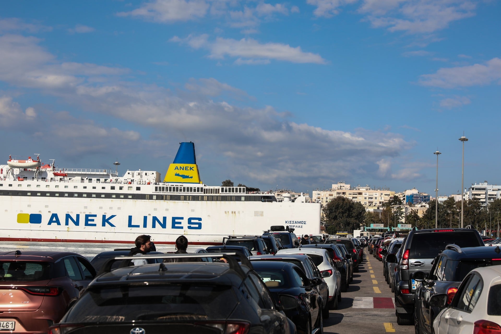 Κορυφώνεται η πασχαλινή έξοδος από τα λιμάνια της Αττικής