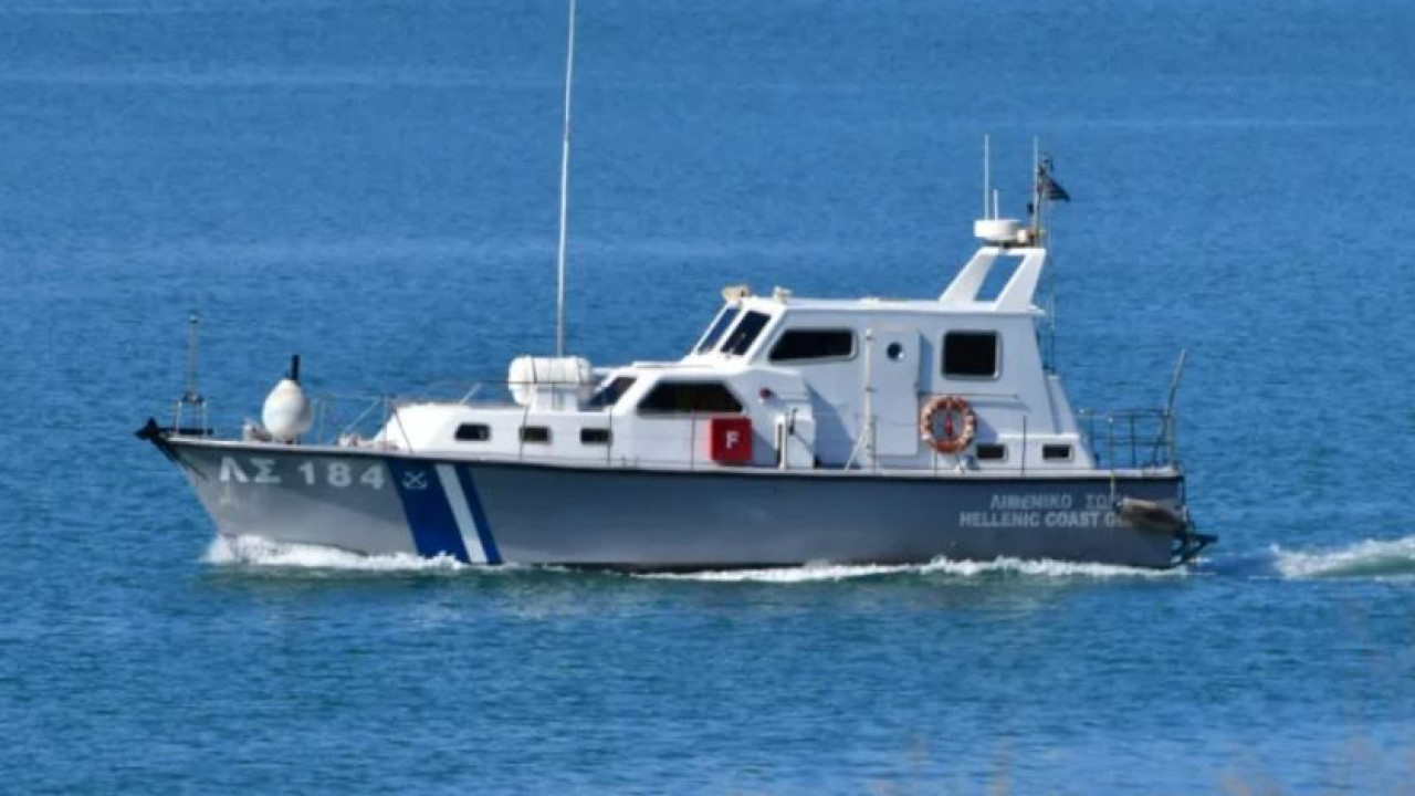 Αλεξανδρούπολη: 5 συλλήψεις για παράνομη αλιεία αχινών στο λιμάνι