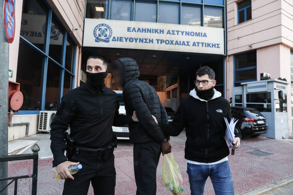 Στον εισαγγελέα ο ανήλικος οδηγός που παρέσυρε και εγκατέλειψε την 16χρονη στη Λιοσίων