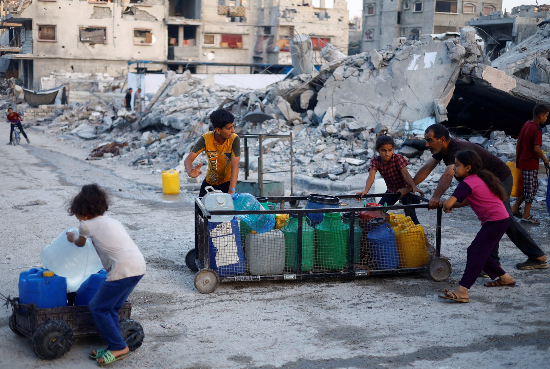 Δύο οδηγοί φορτηγών της UNICEF νεκροί από ισραηλινή επίθεση σε σημείο υδροδότησης