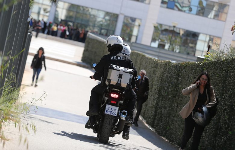 Δεύτερη επίθεση με τέσσερις γυναίκες τραυματίες στο Εφετείο, από τον 89χρονο που πυροβόλησε υπάλληλο στον ΕΦΚΑ Κεραμεικού – Έχει ψυχολογικά προβλήματα