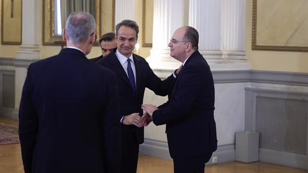 Βουλή: Σε νέο κύκλο εσωστρέφειας η κυβέρνηση - Οι μεγάλες υποθέσεις που πολιορκούν το Μαξίμου