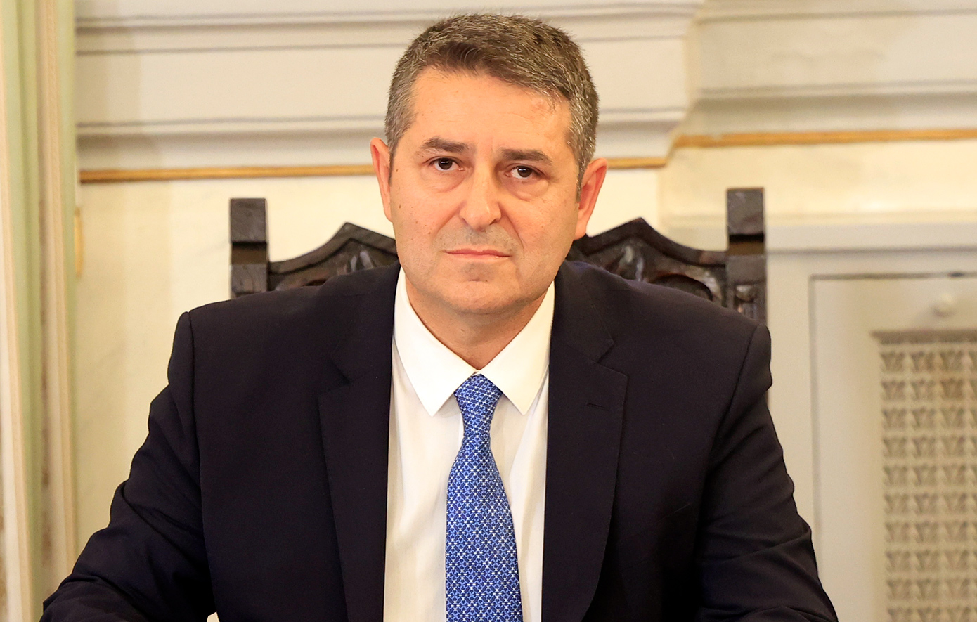Σταθερή η πορεία της υγείας του Γιώργου Μυλωνάκη – Κρίσιμες οι επόμενες μέρες, οι γιατροί προχώρησαν σε εμβολισμό του θρόμβου που προκάλεσε το ανεύρυσμα