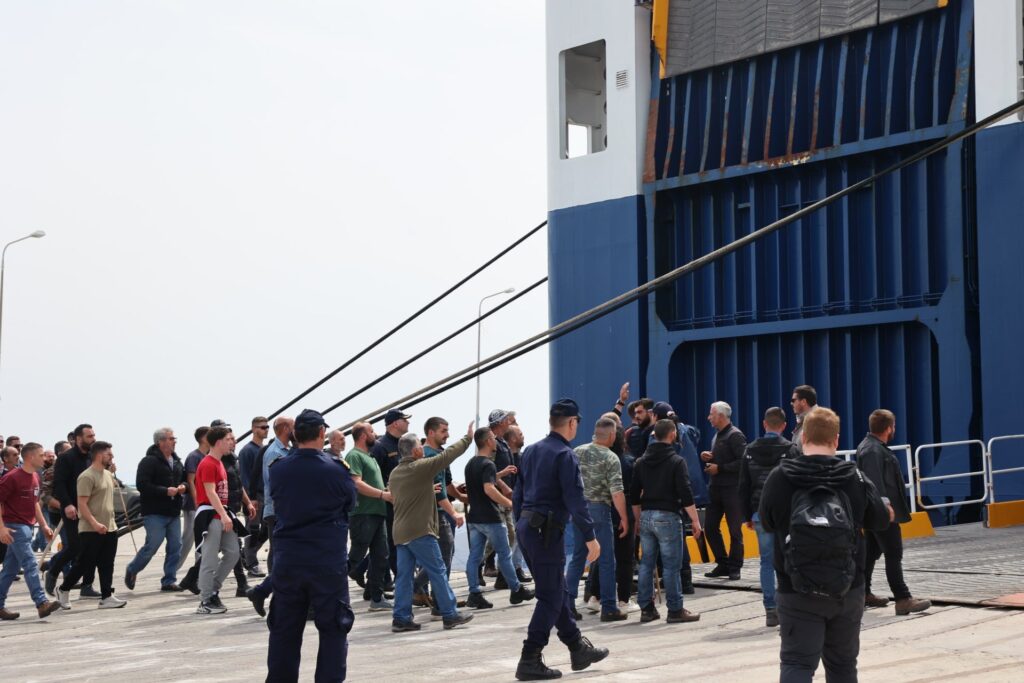 Συνεχίζεται για έκτη μέρα ο αποκλεισμός του λιμανιού της Μυτιλήνης