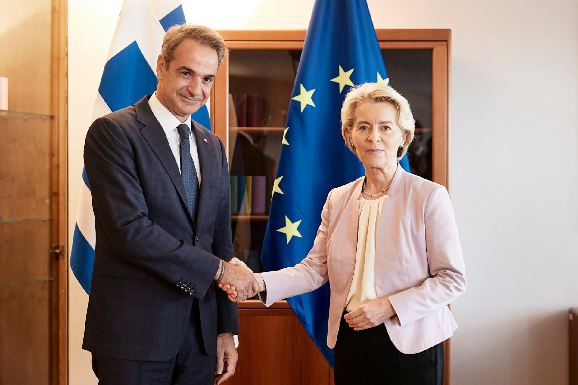 Mitsotakis calls for a unified European framework for the protection of minors from digital addiction
