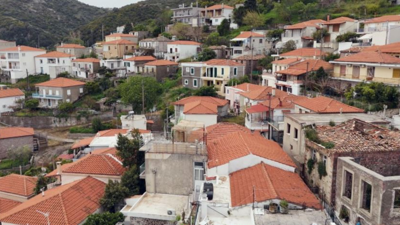 Το ζευγάρι που άφησε την Αθήνα και εγκαταστάθηκε σε χωριό της Εύβοιας