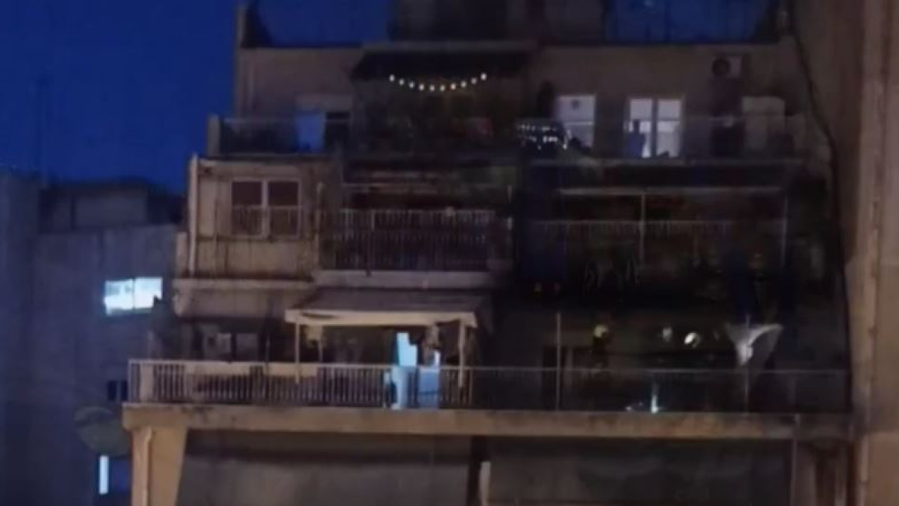 Μεταξουργείο: Ξέσπασε πυρκαγιά σε διαμέρισμα πολυκατοικίας