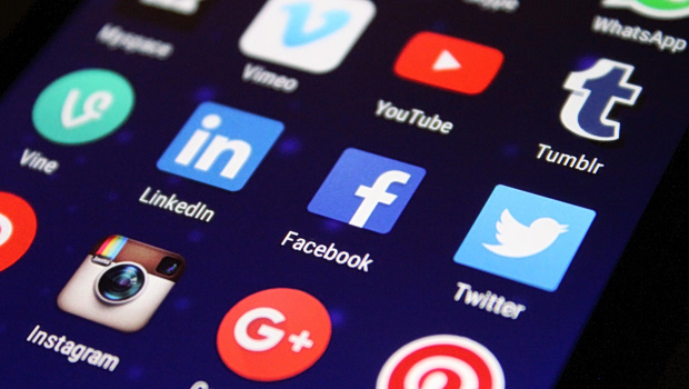 Ανακοινώθηκε η απαγόρευση πρόσβασης στα social media σε ανήλικους κάτω των 15 ετών - Από πότε θα ισχύει