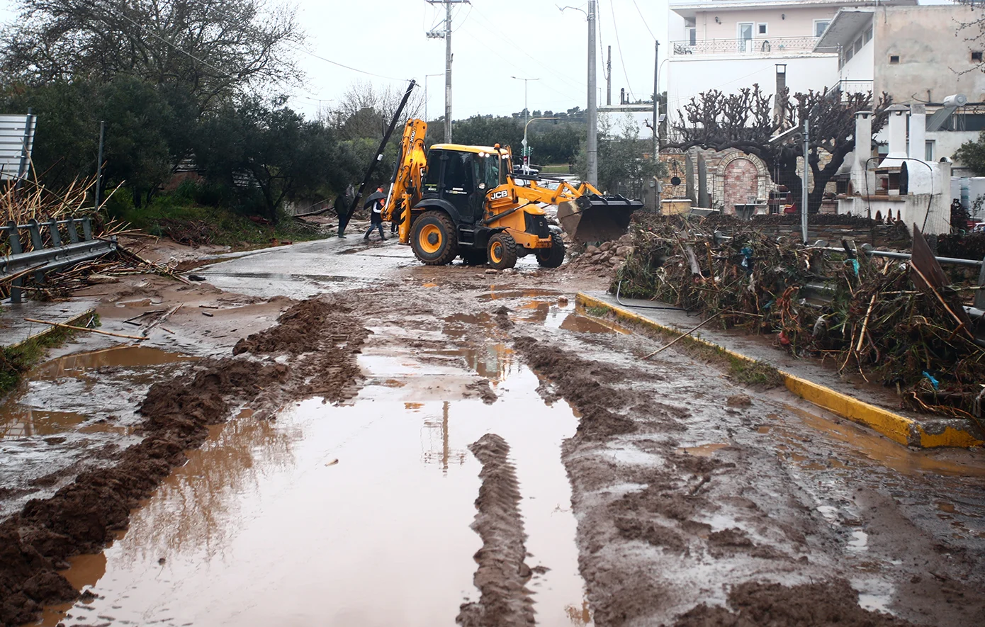 Πού θα χτυπήσει η κακοκαιρία «Erminio» τις επόμενες ώρες – Πώς έγινε η τραγωδία με τον νεκρό 55χρονο – News.gr