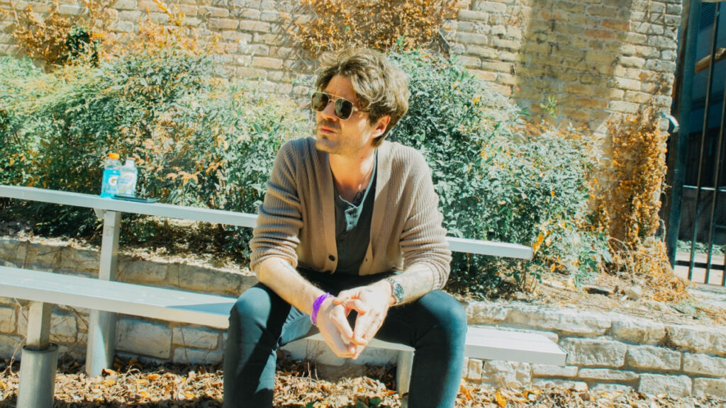 Χορωδία εργαζομένων του NHS ηχογραφεί τραγούδι με τον Σαμ Σέρντελ