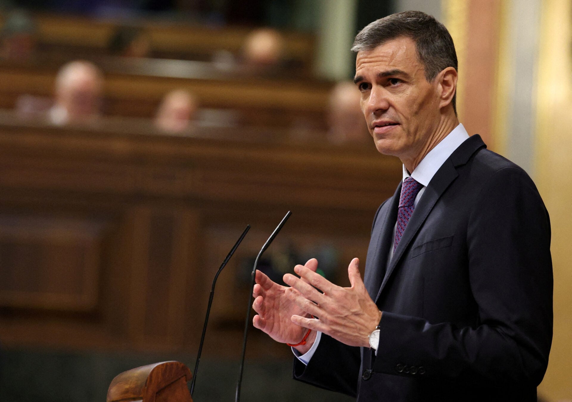 Νομιμοποίηση 500.000 μεταναστών πυροδοτεί πολιτική θύελλα