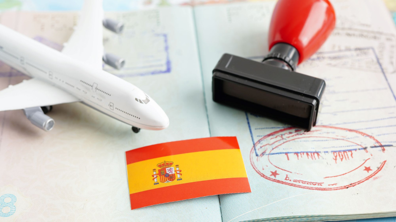 Ισπανία προειδοποιεί για αύξηση τιμών λόγω του πολέμου: «Αγοράστε εισιτήρια τώρα»