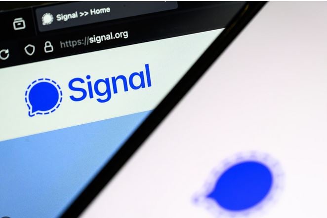 Δείχνει την Ρωσία τις επιθέσεις κατά του Signal