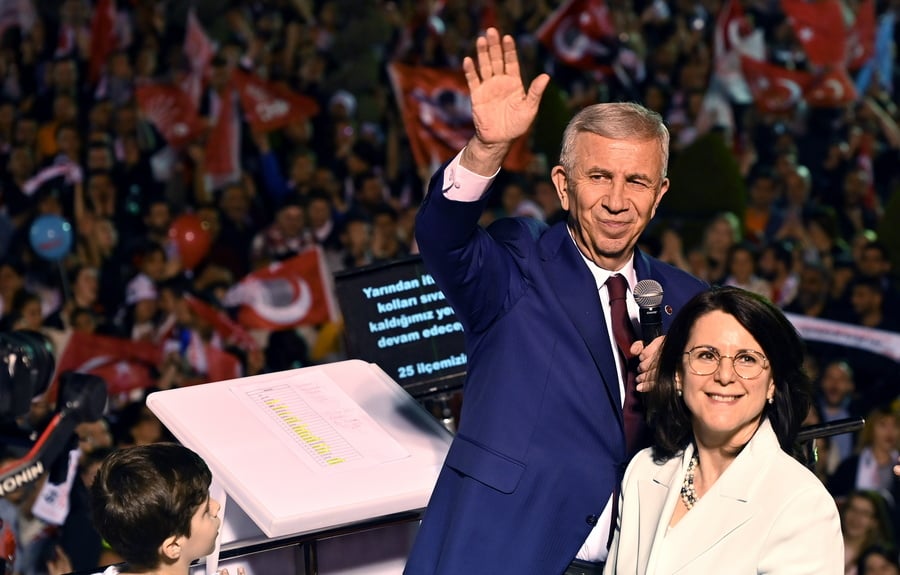 Νέα έρευνα κατά του Μανσούρ Γιαβάς – Καταγγελίες για χρήση οχημάτων του δήμου σε προεκλογική συγκέντρωση