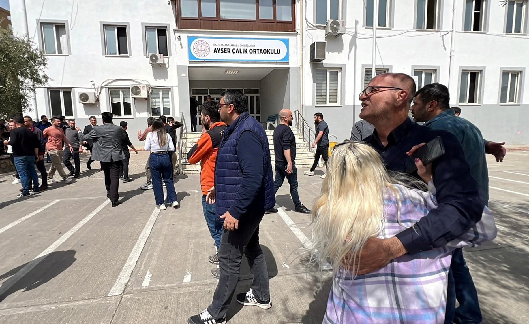 Στους 9 ανεβαίνει ο αριθμός των νεκρών από το μακελειό σε σχολείο στο Καραμάνμαρας