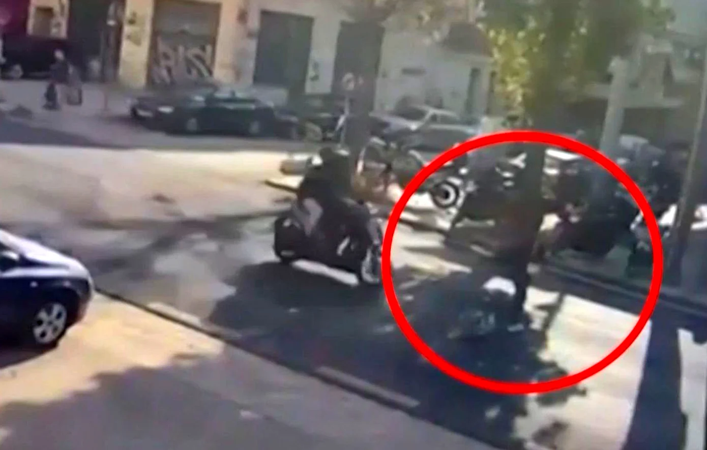 Σεσημασμένος για διακίνηση ναρκωτικών ο ανήλικος, που παρέσυρε και εγκατέλειψε τη 16χρονη στην οδό Λιοσίων – Νοσηλεύεται σε κρίσιμη κατάσταση στο ΚΑΤ