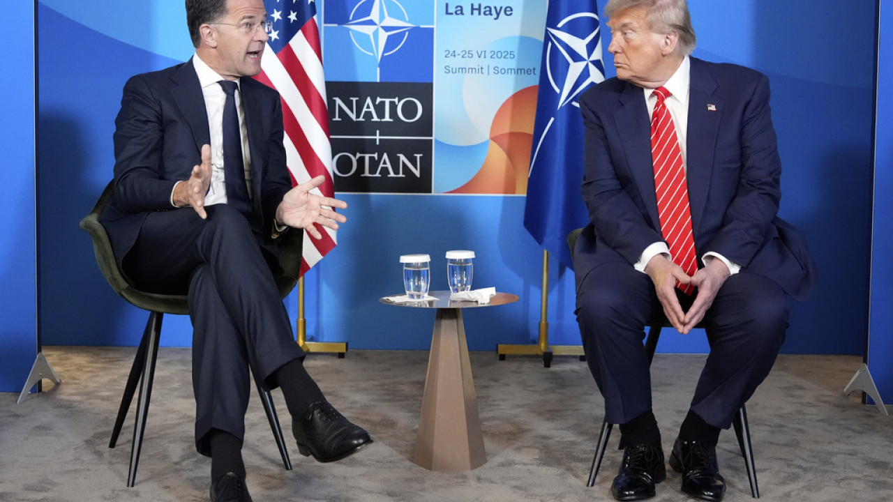 Λευκός Οίκος: Ο Τραμπ θα συζητήσει το ενδεχόμενο αποχώρησης από το ΝΑΤΟ κατά τη συνάντησή του με τον Ρούτε
