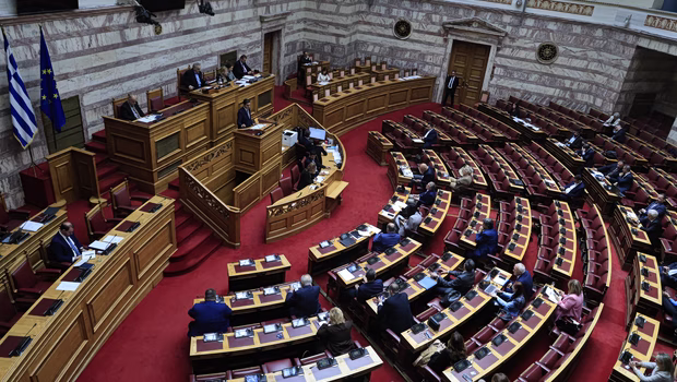 Βουλή: Βάλλεται πανταχόθεν η κυβέρνηση μετά την απόφαση του Αρείου Πάγου