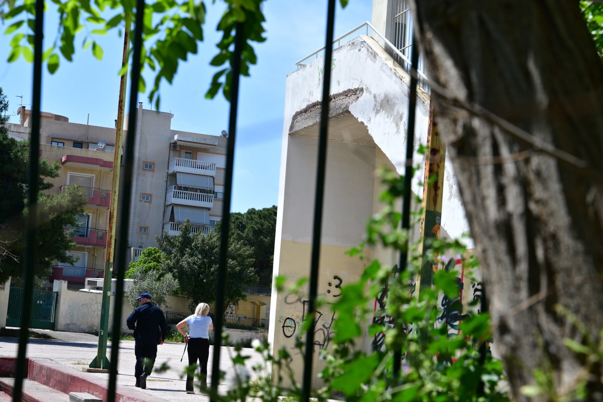 Κρίσιμα τα επόμενα 24ωρα για την 13χρονη που έπεσε από το μπαλκόνι σχολείου