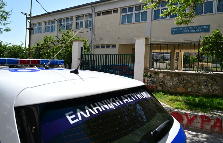 Χειρουργήθηκε η 13χρονη που έπεσε από μπαλκόνι σχολείου στο Χαϊδάρι – Παραμένει σε κρίσιμη κατάσταση