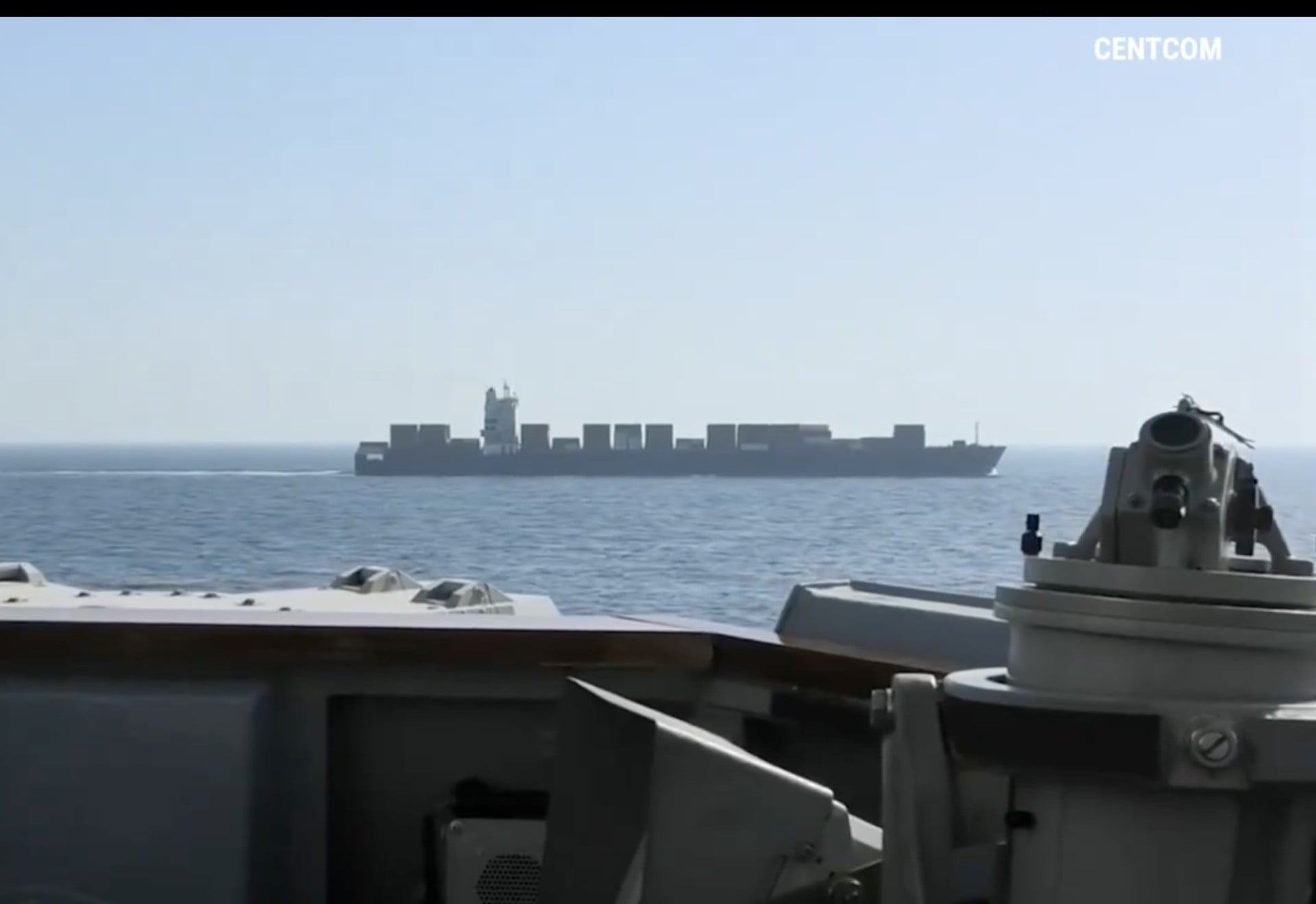 Τα πυρά των ΗΠΑ στο ιρανικό πλοίο πριν την κατάληψη – «Αγνόησε προειδοποιήσεις επί 6 ώρες»