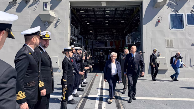 Δένδιας: Με την Κατρίν Βοτρέν συζητήσαμε τρόπους περαιτέρω σύσφιξης των άριστων αμυντικών μας σχέσεων