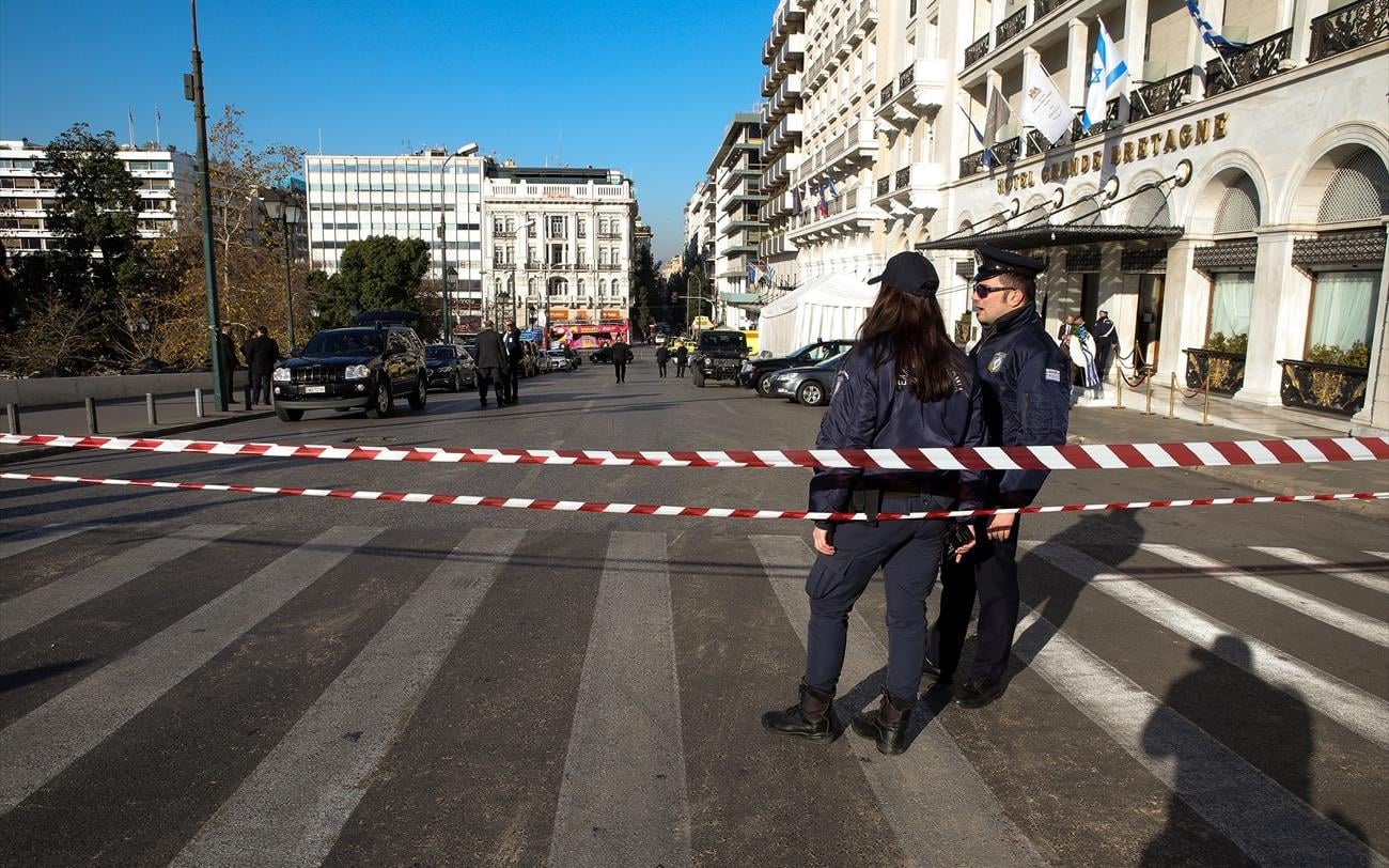 Αθήνα: Θραύση αγωγού στο κέντρο – Κλειστοί δρόμοι