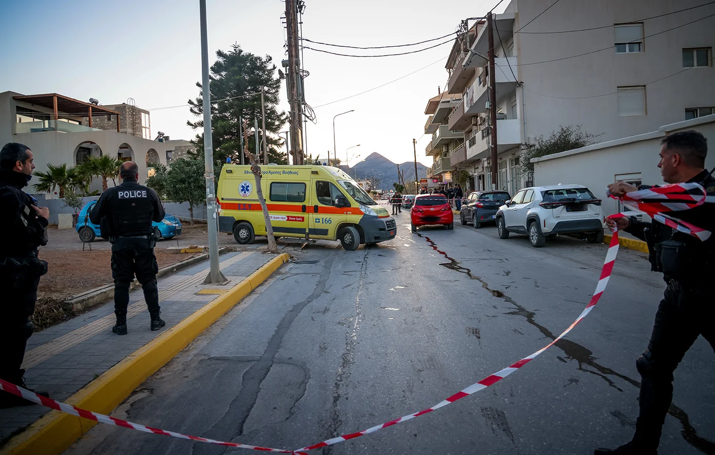 Προφυλακίστηκαν ο δράστης και σύζυγός του – «Δεν το έκανε ο Κώστας μου, αλλά ένα πνεύμα», κατέθεσε η 56χρονη – News.gr