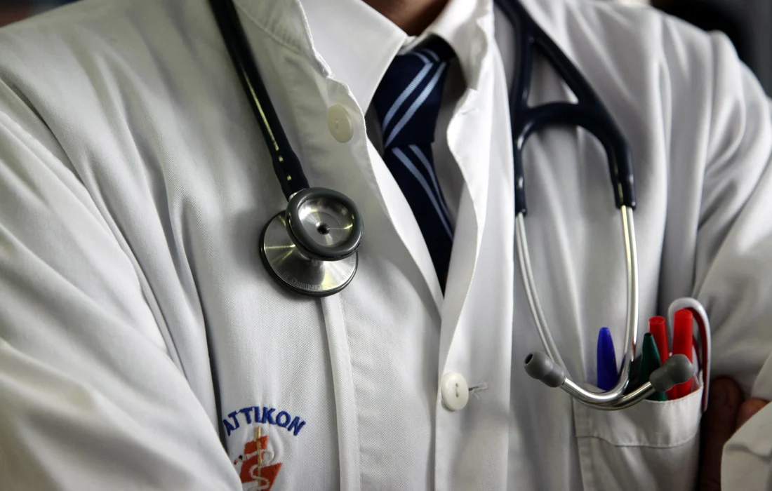 Στη φυλακή με 12ετή κάθειρξη ογκολόγος – Ζητούσε «τρελά» λεφτά για φάρμακα που θα έφερνε από το εξωτερικό