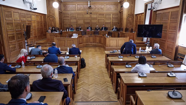Τις «στημένες» ερωτήσεις βουλευτών της ΝΔ σε μάρτυρα του σκανδάλου των υποκλοπών επαναφέρει το ΠΑΣΟΚ