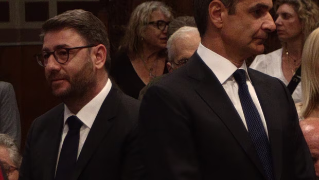 Μετωπική σύγκρουση ΝΔ - ΠΑΣΟΚ: Η στρατηγική του «όλοι ίδιοι είναι», τα focus group και το ακίνητο Ανδρουλάκη