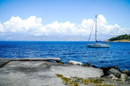 Αίθριος καιρός, πρόσκαιρες νεφώσεις και σταθερή θερμοκρασία