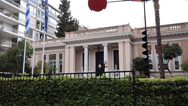 Αντιπαράθεση κυβέρνησης - ΠΑΣΟΚ για τους δανειολήπτες - «Στο Μαξίμου μπέρδεψαν τα σημειώματα»