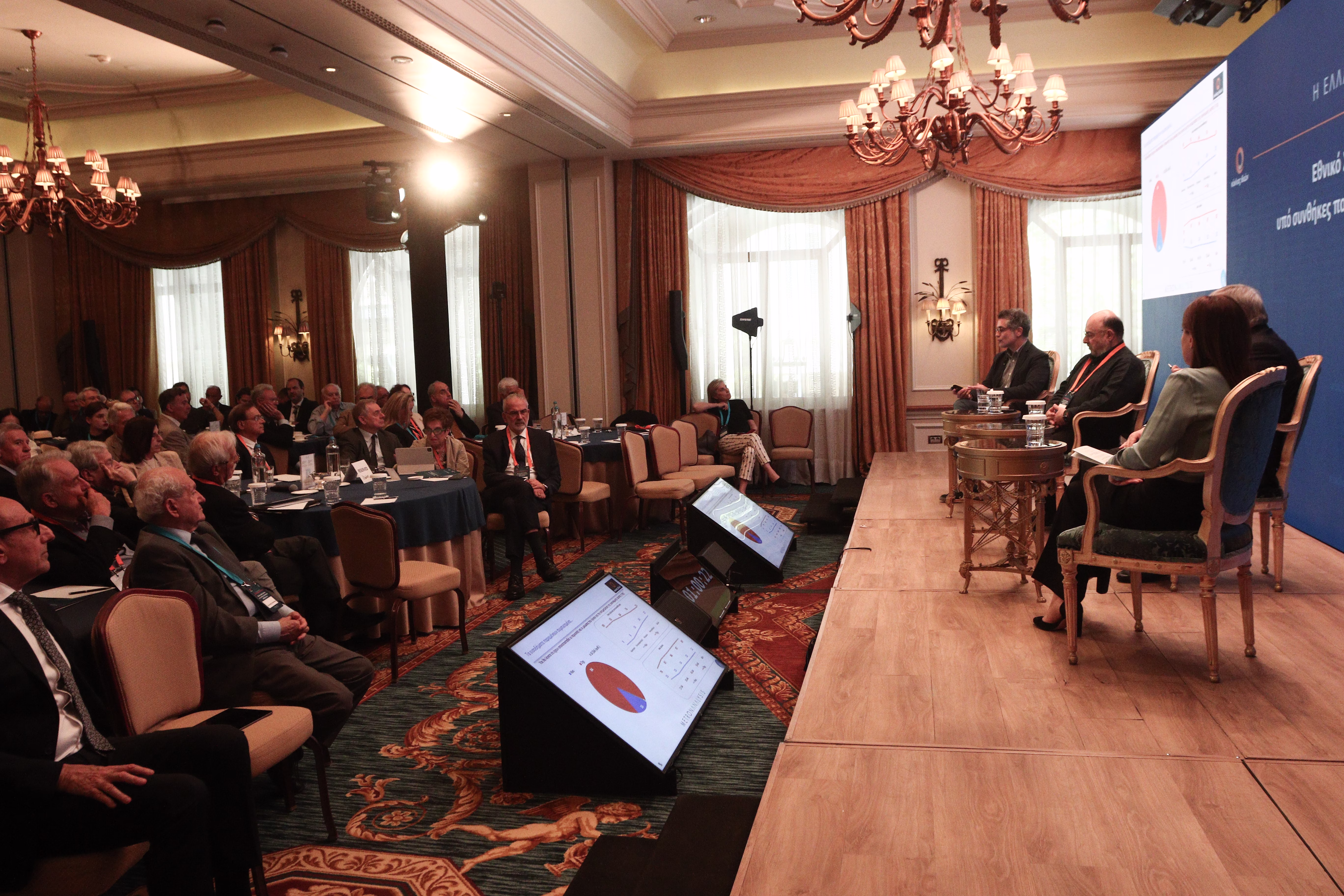 Δημοσκόπηση: Συντριπτική δυσαρέσκεια για την κυβέρνηση - Πορεία προς τα πίσω, συμπιεσμένα εισοδήματα και θεσμική απαξίωση
