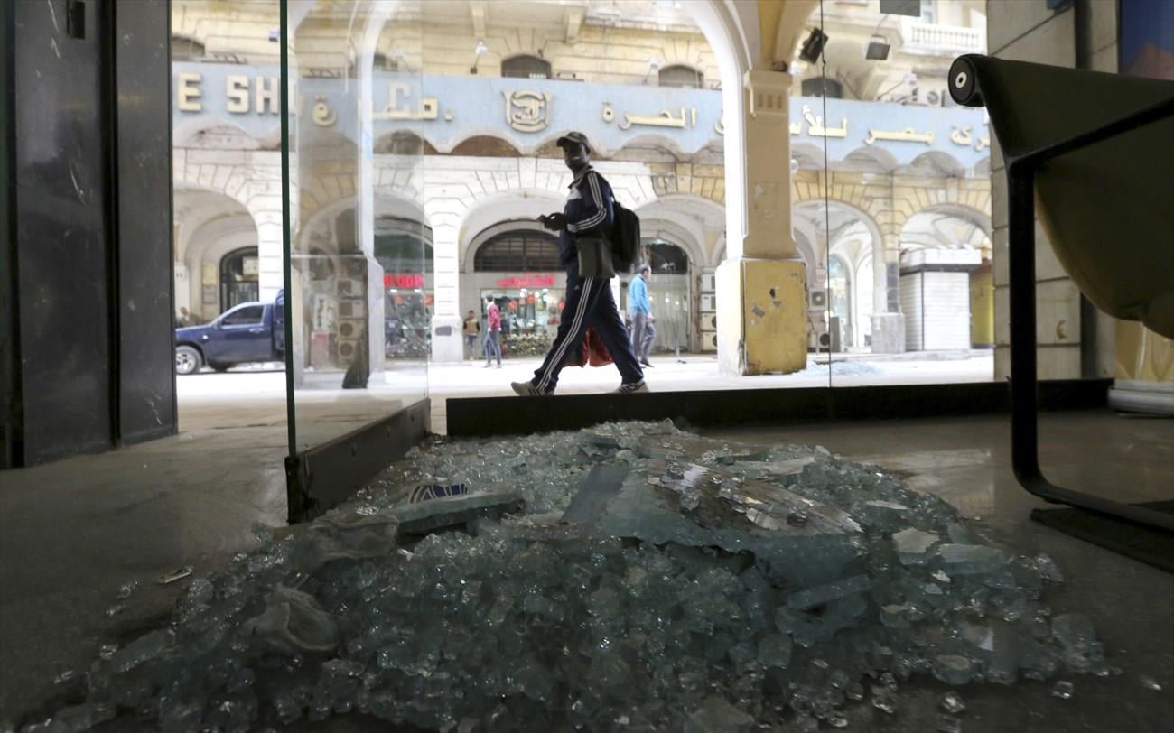Αίγυπτος: Άνδρας άρχισε να πυροβολεί αδιακρίτως κατά πολιτών σε στάση λεωφορείου