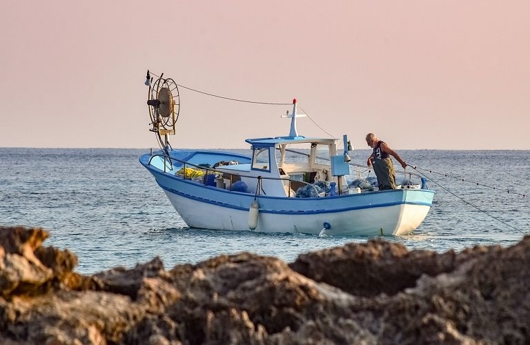 Ψηφιοποίηση της έγκρισης δασμοφορολογικής ατέλειας για 12.000 επαγγελματίες αλιείς