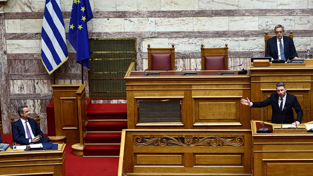 «Το σύστημα δολοφονίας χαρακτήρων του Μαξίμου» έπιασε δουλειά - Πόλεμος ΠΑΣΟΚ και ΝΔ
