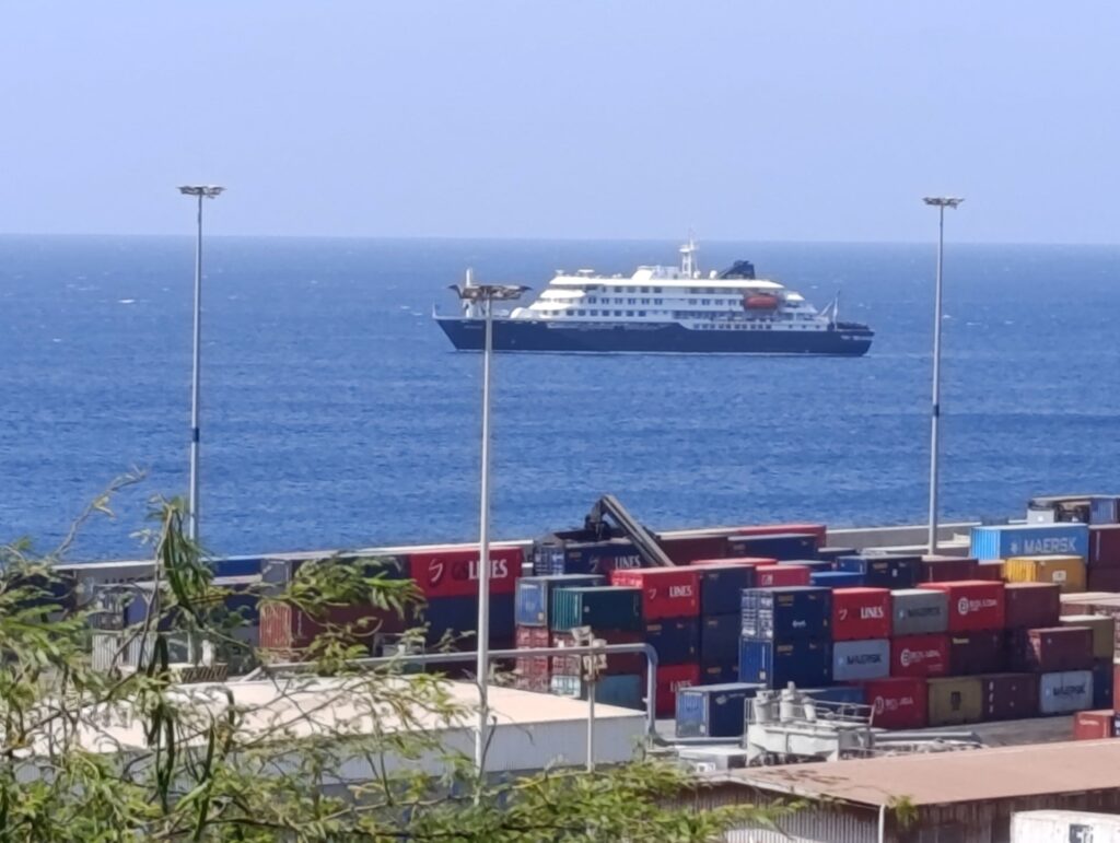 «MV Hondius»: Ένας Έλληνας ανάμεσα στους επιβάτες του κρουαζιερόπλοιου με τους τρεις νεκρούς από χανταϊό
