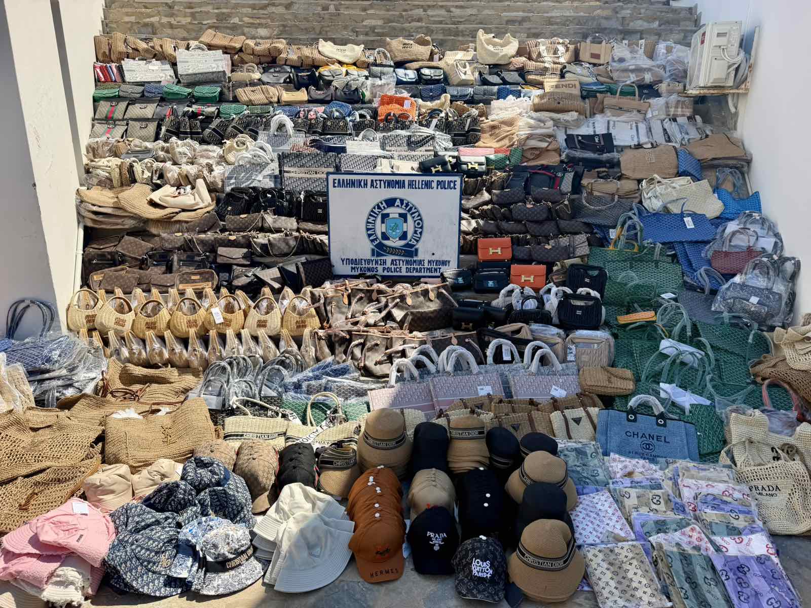 Πωλούσαν είδη ένδυσης, υπόδησης και αξεσουάρ ως «γνήσια» επώνυμων εταιρειών
