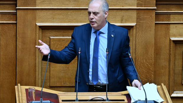 Βουλή: Επεισοδιακή άρση ασυλίας Βελόπουλου - Πώς η Ελ. Λύση άλλαξε γραμμή και «έπεισε» τη ΝΔ αλλά δεν πέρασε