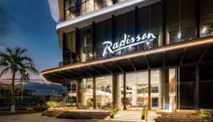 Το Radisson Hotel Group πρωτοπορεί με Verified Net Zero ξενοδοχεία και αναδεικνύει τη στρατηγική του για τους ανθρώπους, τις κοινότητες και το περιβάλλον μέσα από την Έκθεση Υπεύθυνης Επιχειρηματικότητας 2025