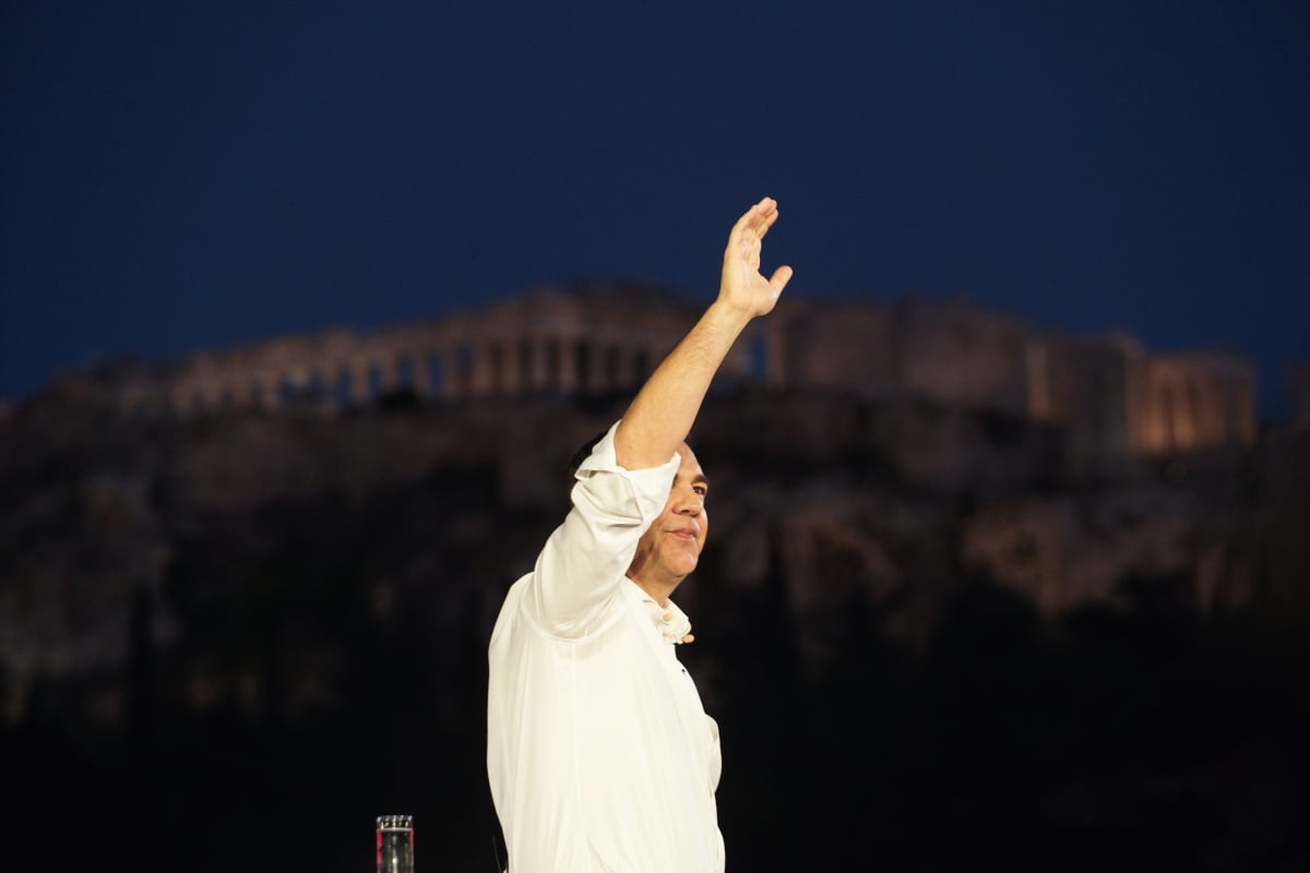 Διπλές καμπάνες για τη δημοκρατία