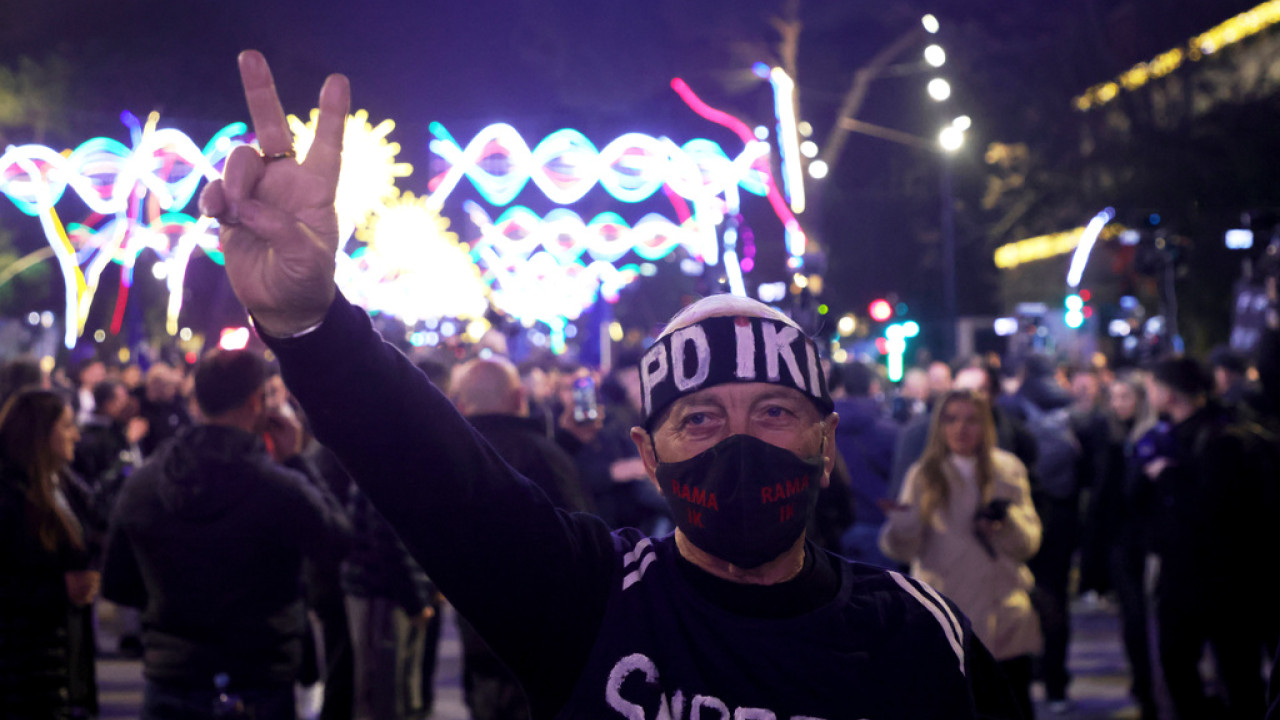 Αλβανοί φοιτητές διαδηλώνουν στα Σκόπια για τη χρήση της γλώσσας τους